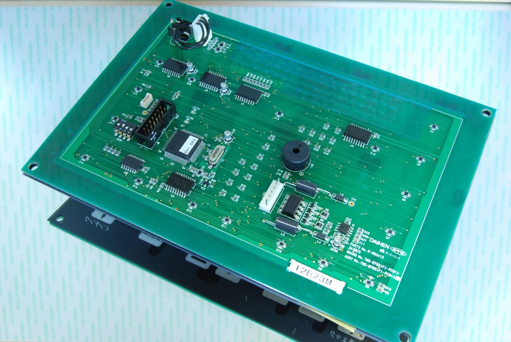 パネル背面にI/F機能を搭載してホスト側と通信使用例